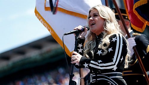 Kelly Clarkson to Sing National Anthem at Indy 500